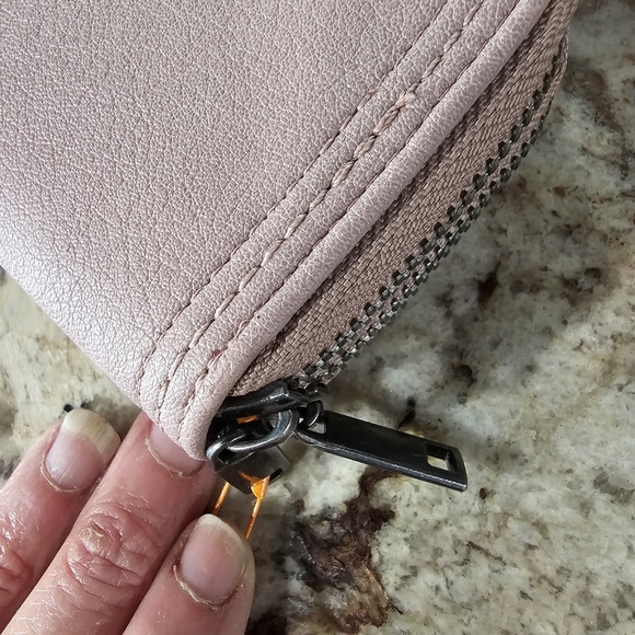 Universal Thread Mini Wallet NWOT - Picture 3 of 6